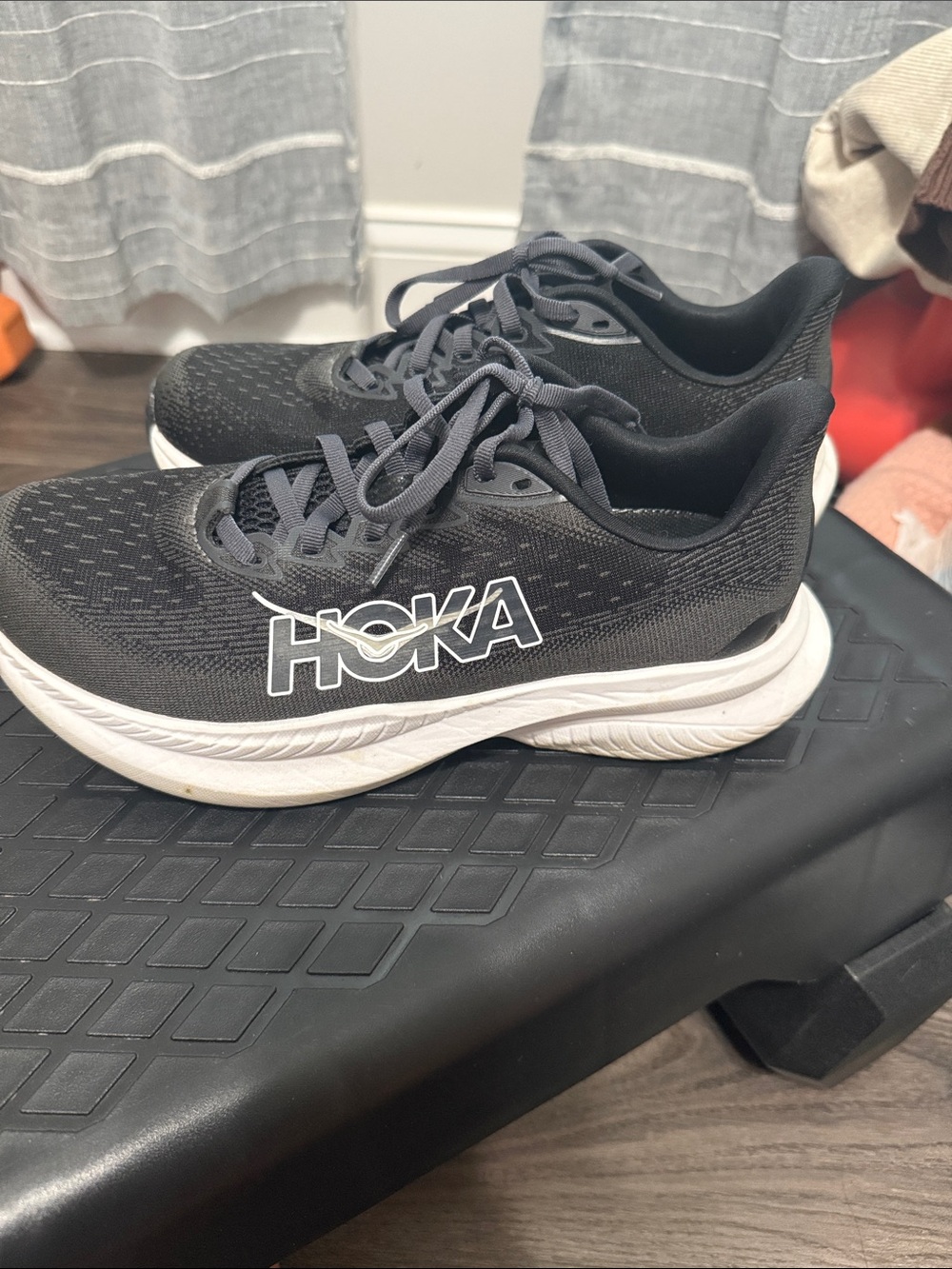 Hoka Mach 6 size 8D (wide)